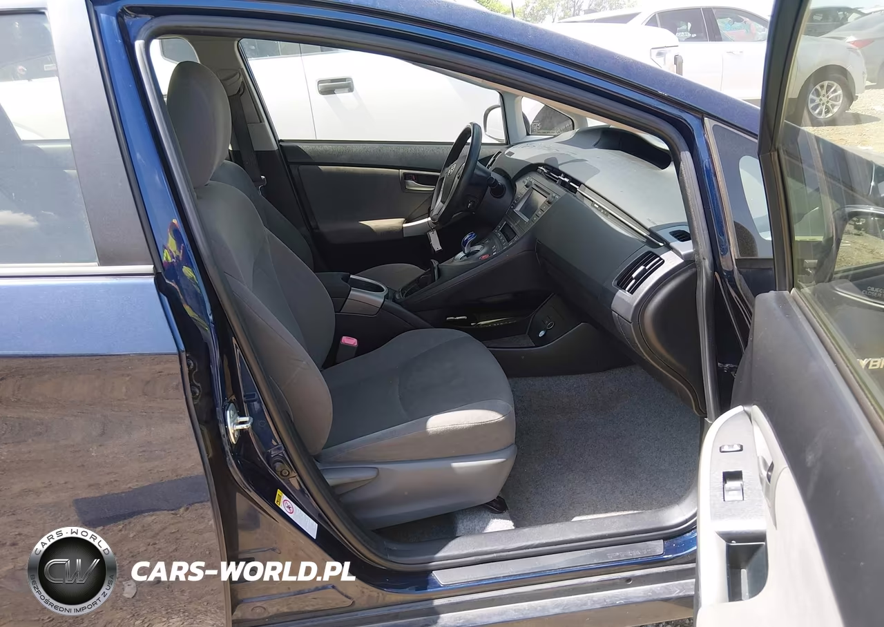 2013 Toyota Prius Two VIN:JTDKN3DU6D1722372 - 5
