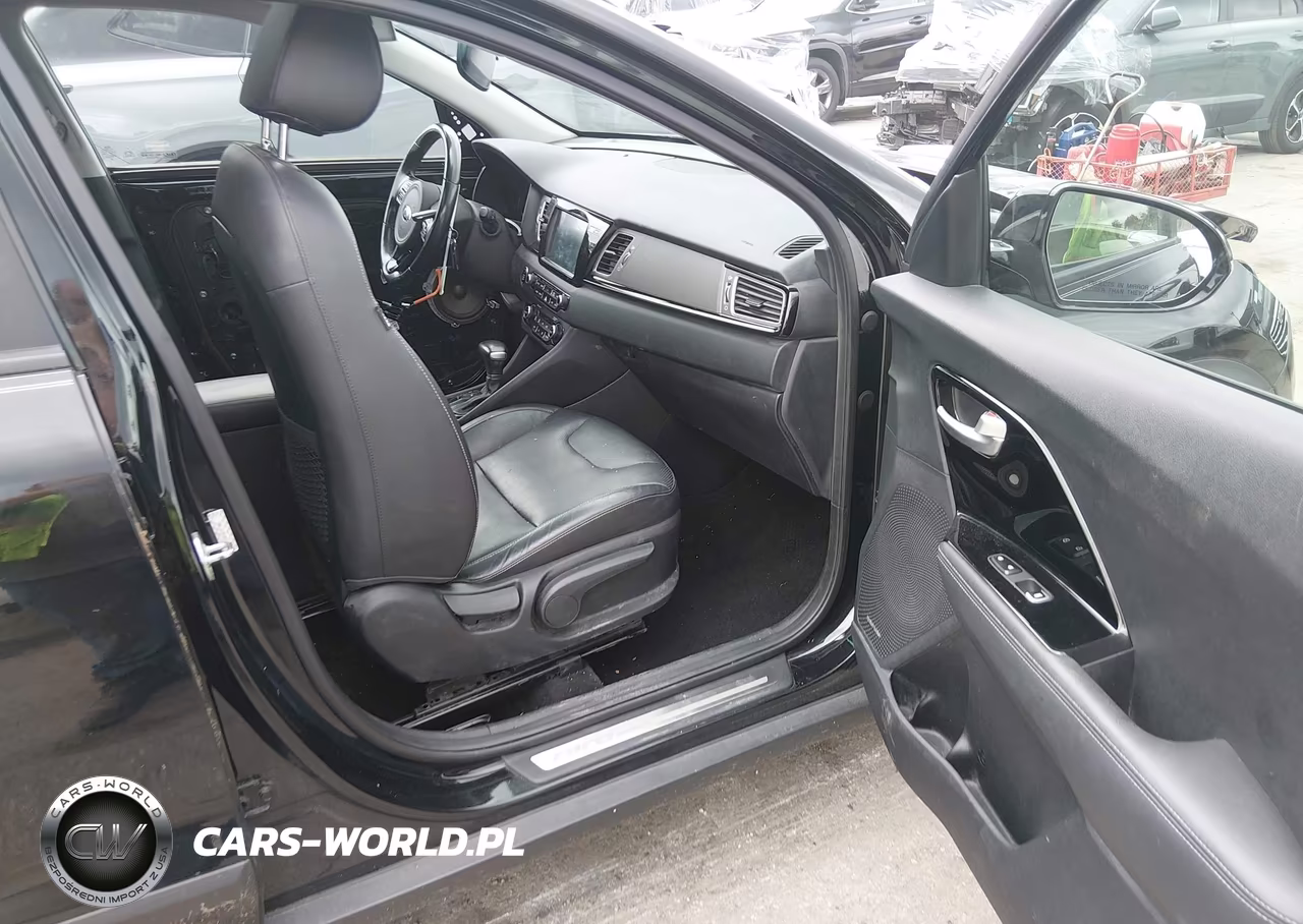 2017 Kia Niro Touring VIN:KNDCE3LCXH5083375 - 5