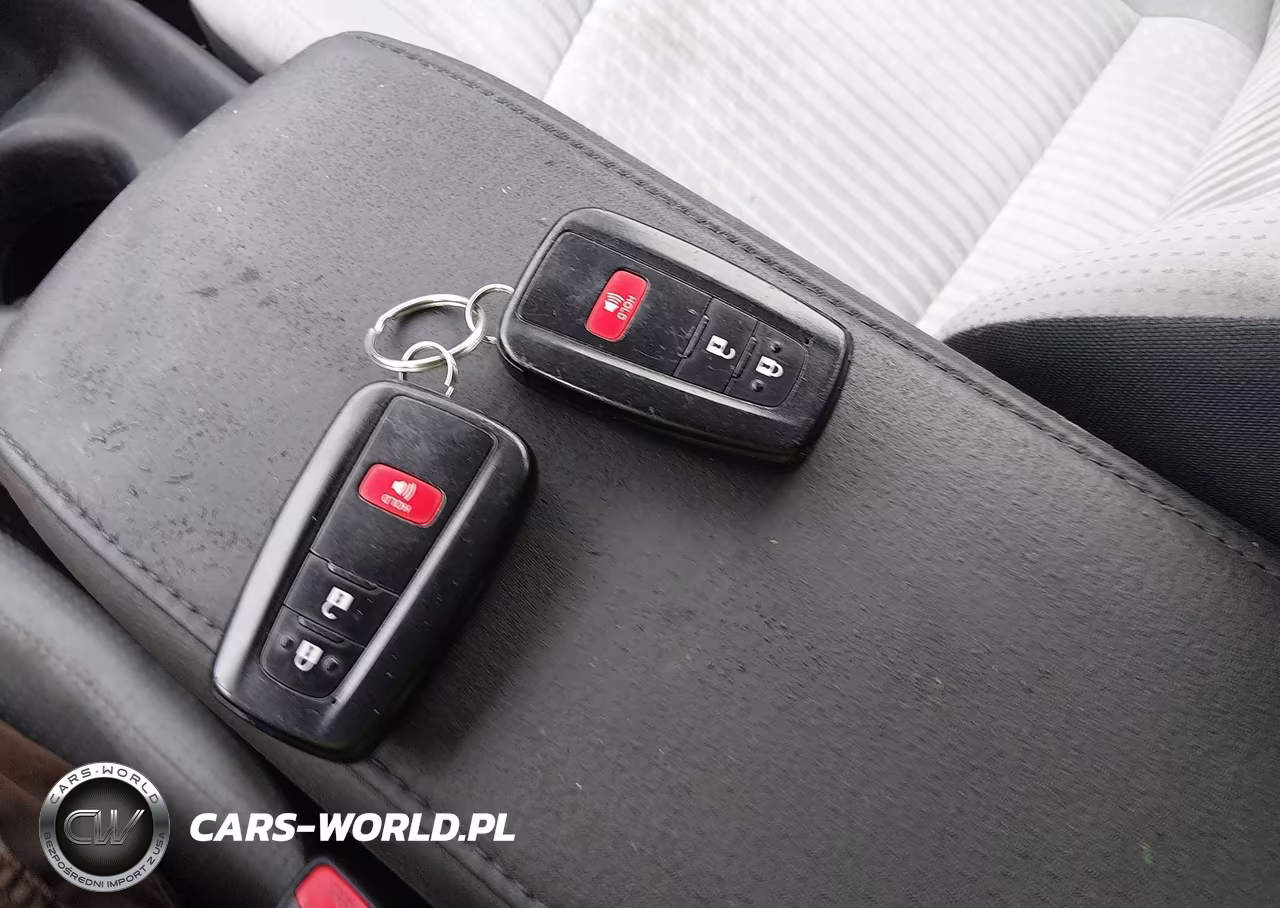 2016 Toyota Prius Two VIN:JTDKBRFUXG3005104 - 11
