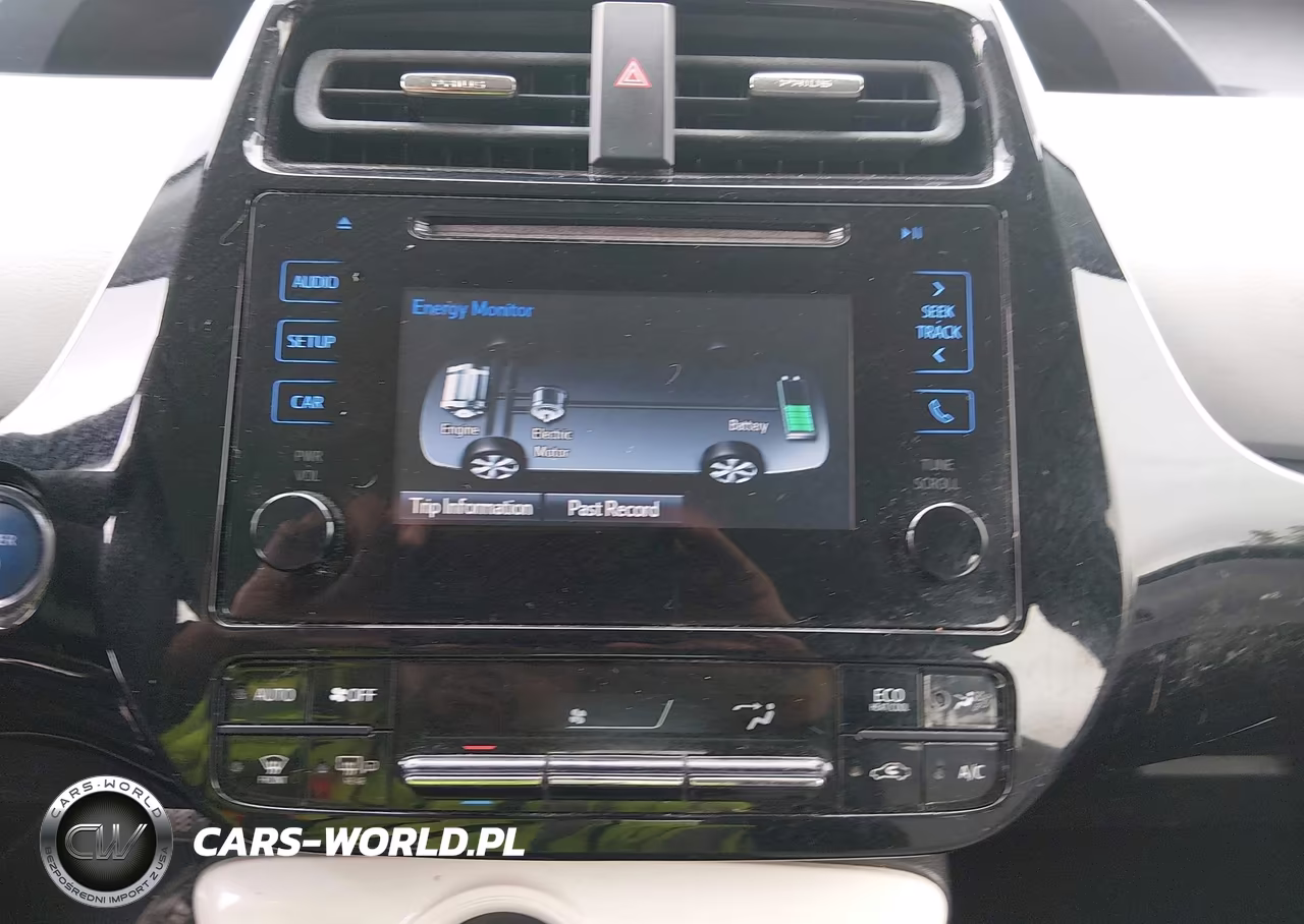 2016 Toyota Prius Two VIN:JTDKBRFUXG3005104 - 17