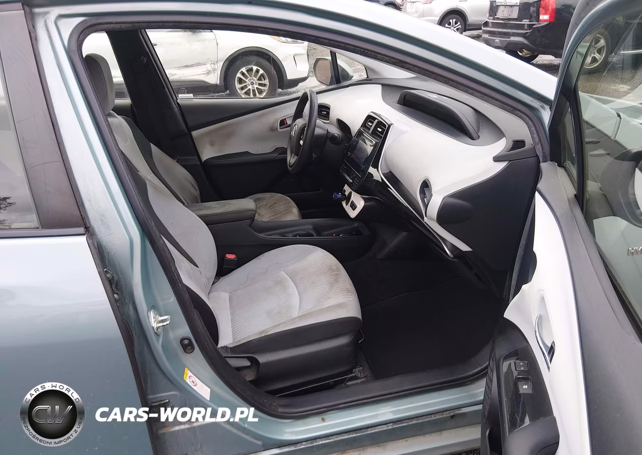 2016 Toyota Prius Two VIN:JTDKBRFUXG3005104 - 5