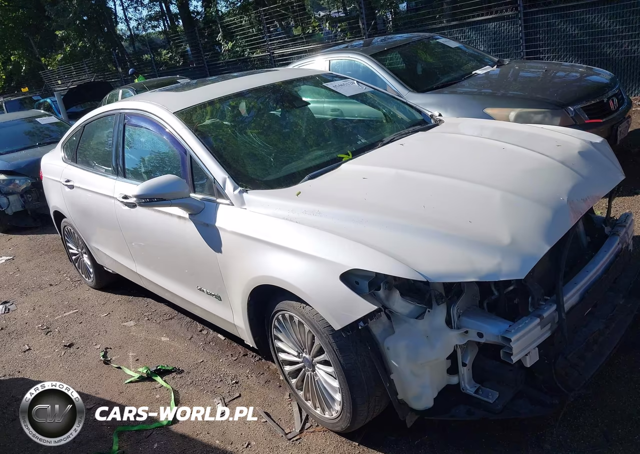2014 Ford Fusion Hybrid Titanium – zdjęcie 1 z 10