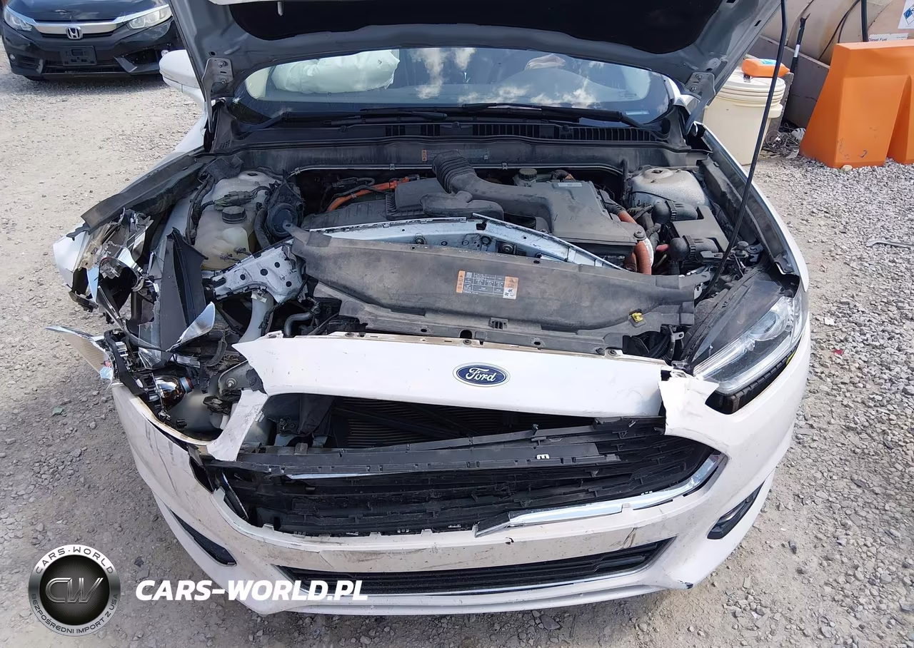 2014 Ford Fusion Energi Titanium VIN:3FA6P0SU8ER231800 - 10