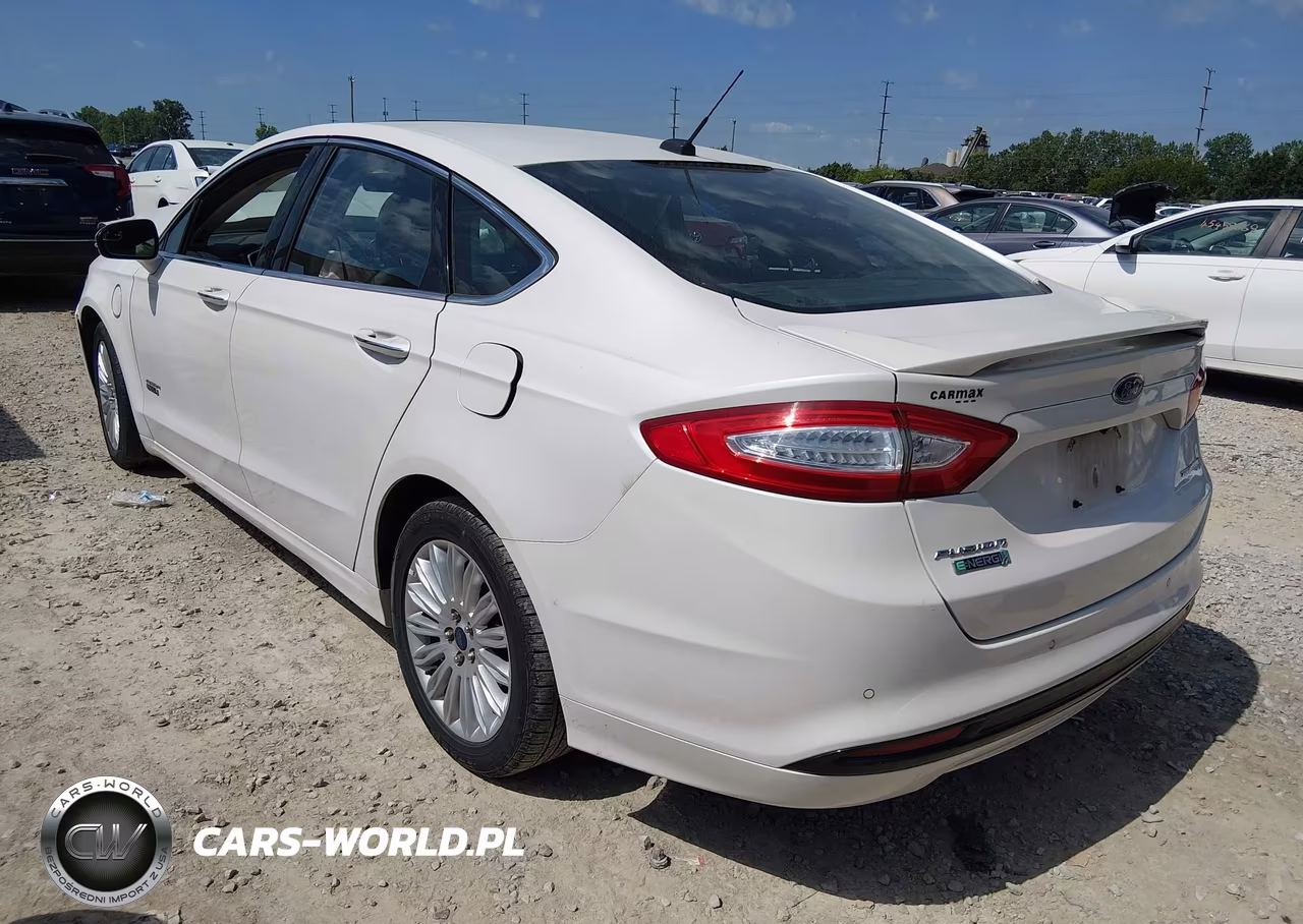 2014 Ford Fusion Energi Titanium VIN:3FA6P0SU8ER231800 - 3