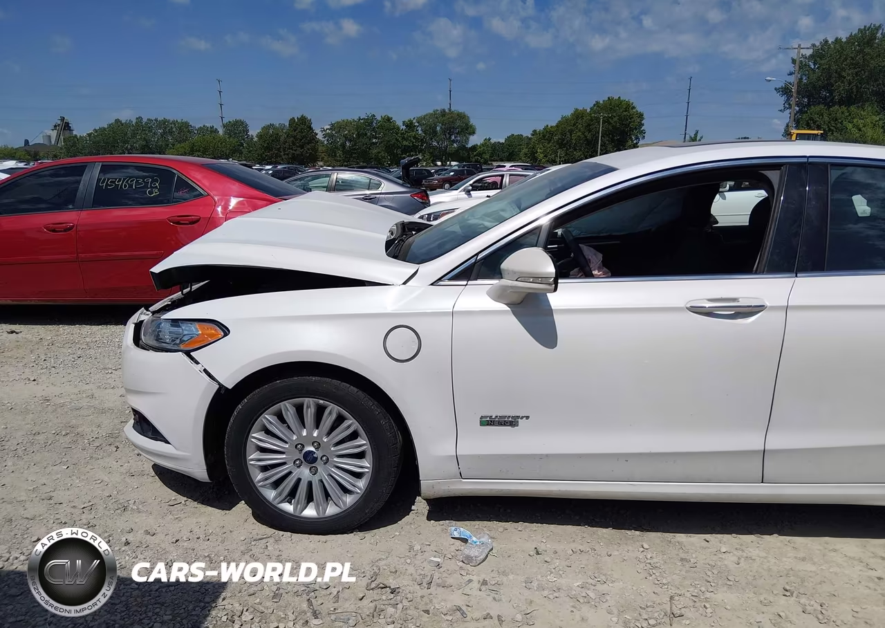 2014 Ford Fusion Energi Titanium VIN:3FA6P0SU8ER231800 - 6