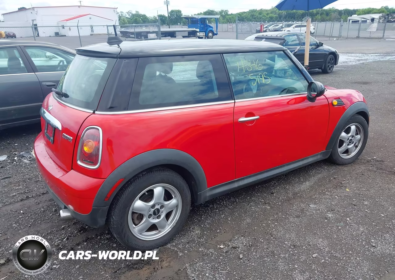2008 Mini Cooper Hardtop VIN:WMWMF33598TT66068 - 4