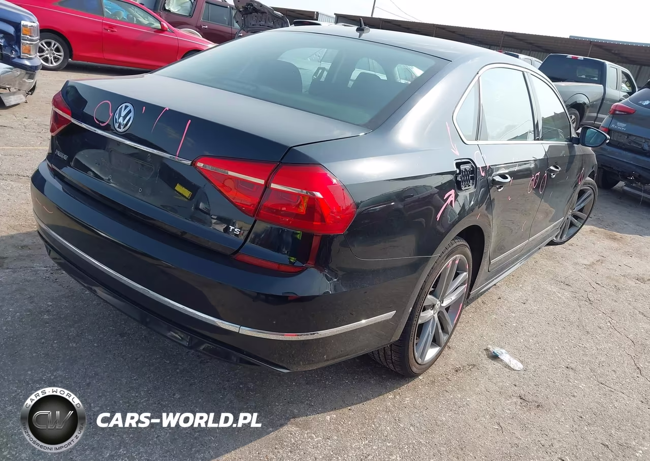 2016 Volkswagen Passat 1.8T R-Line VIN:1VWAT7A3XGC045997 - 4