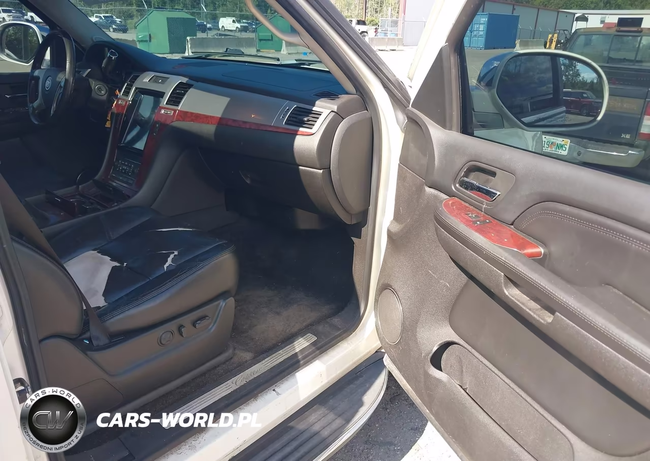 2008 Cadillac Escalade VIN:1GYFK63898R196000 - 5