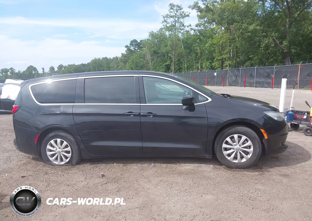 2017 Chrysler Pacifica Touring VIN:2C4RC1DGXHR676677 - 14