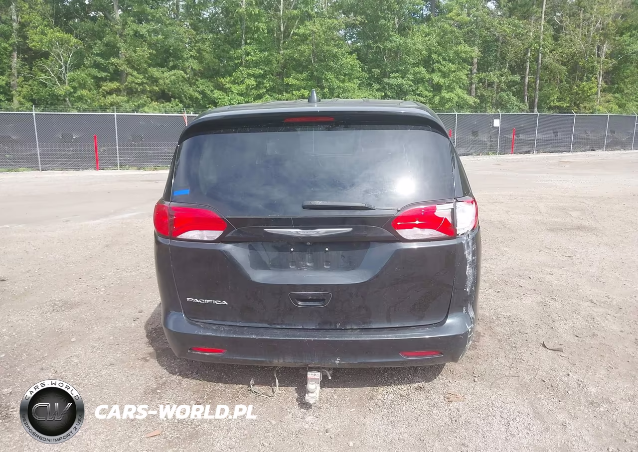 2017 Chrysler Pacifica Touring VIN:2C4RC1DGXHR676677 - 17
