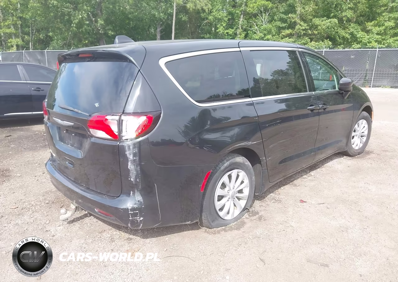 2017 Chrysler Pacifica Touring VIN:2C4RC1DGXHR676677 - 4