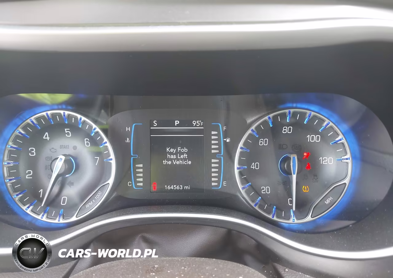 2017 Chrysler Pacifica Touring VIN:2C4RC1DGXHR676677 - 7
