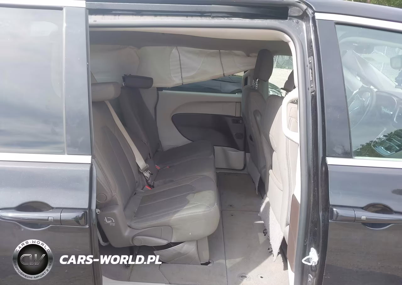 2017 Chrysler Pacifica Touring VIN:2C4RC1DGXHR676677 - 8