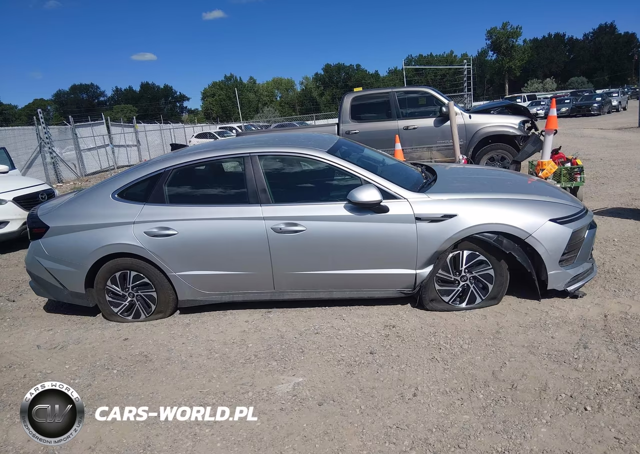 2026 Hyundai Sonata Hybrid Blue VIN:KMHL24JJ2TA145766 - 14