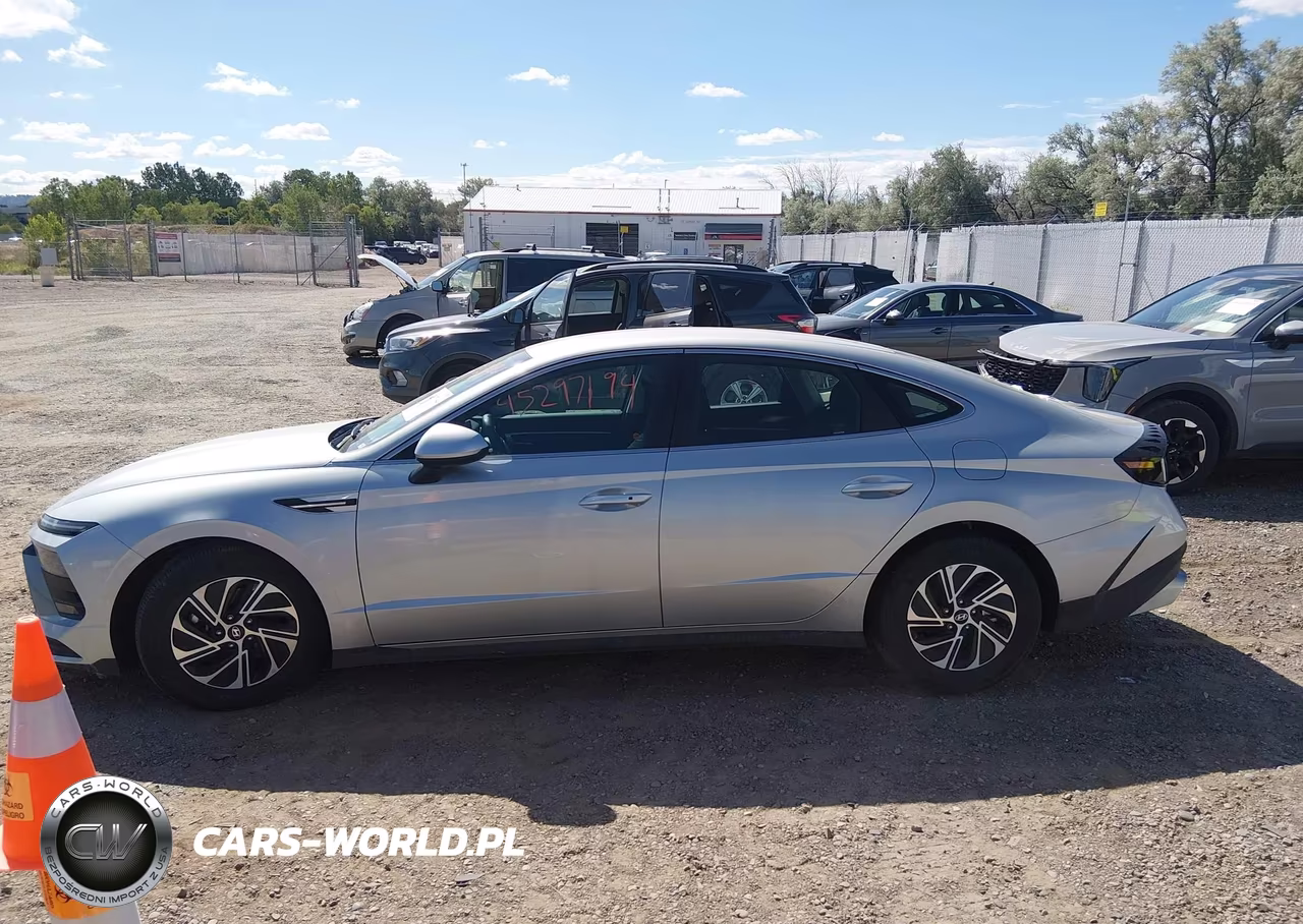 2026 Hyundai Sonata Hybrid Blue VIN:KMHL24JJ2TA145766 - 15
