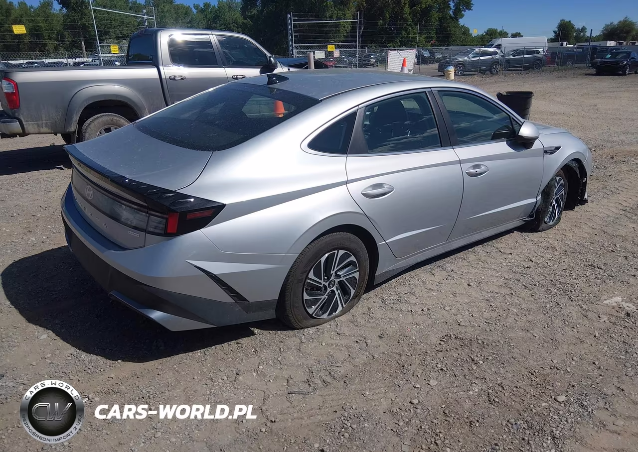 2026 Hyundai Sonata Hybrid Blue VIN:KMHL24JJ2TA145766 - 4