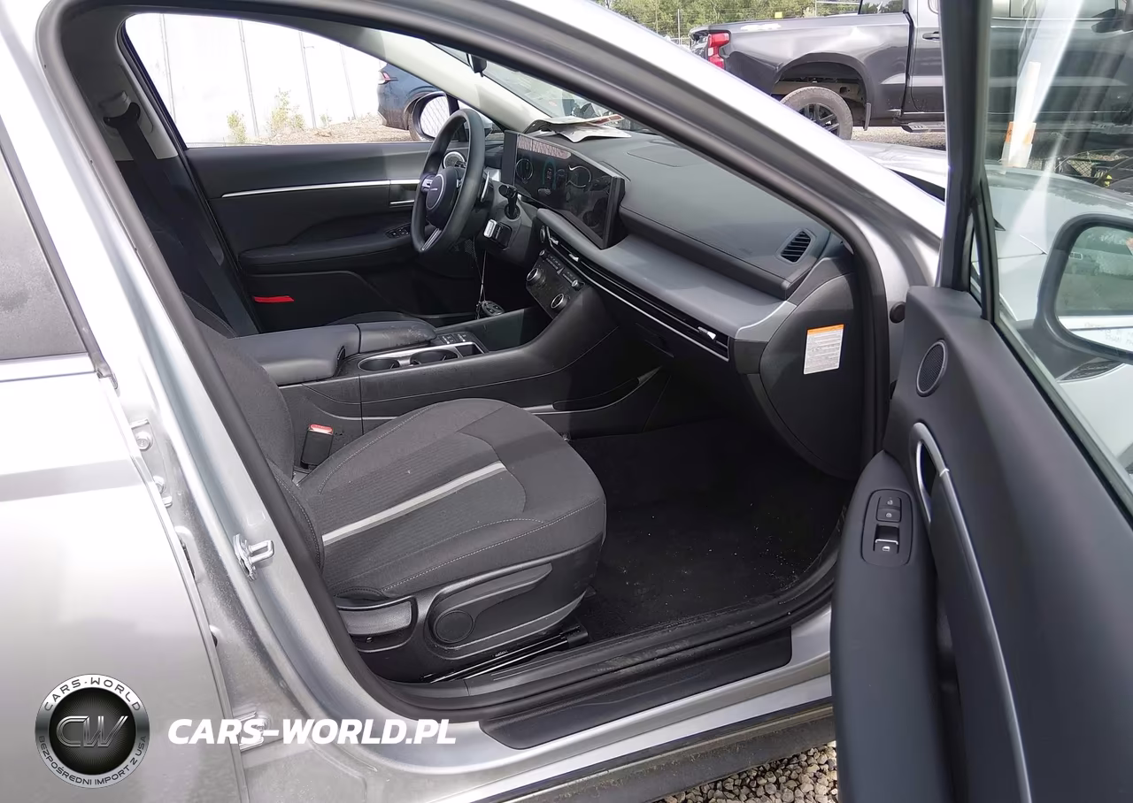 2026 Hyundai Sonata Hybrid Blue VIN:KMHL24JJ2TA145766 - 5