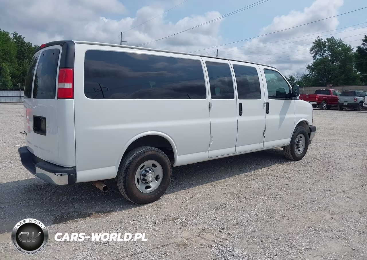 2017 Chevrolet Express 3500 Lt VIN:1GAZGPFGXH1269377 - 4