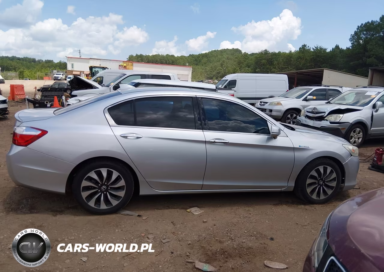 2015 Honda Accord Hybrid Touring VIN:1HGCR6F78FA010841 - 13