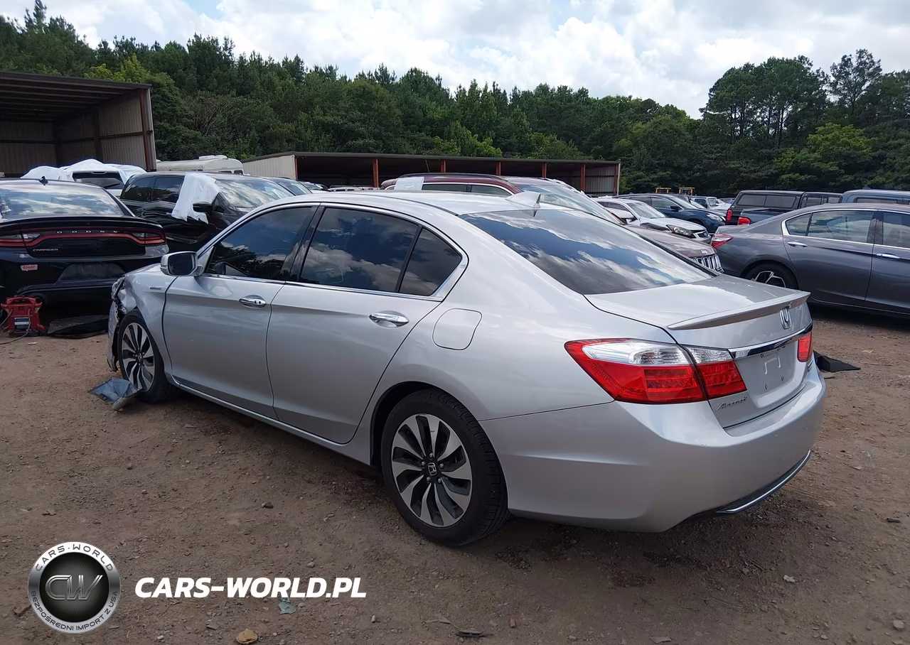 2015 Honda Accord Hybrid Touring VIN:1HGCR6F78FA010841 - 3