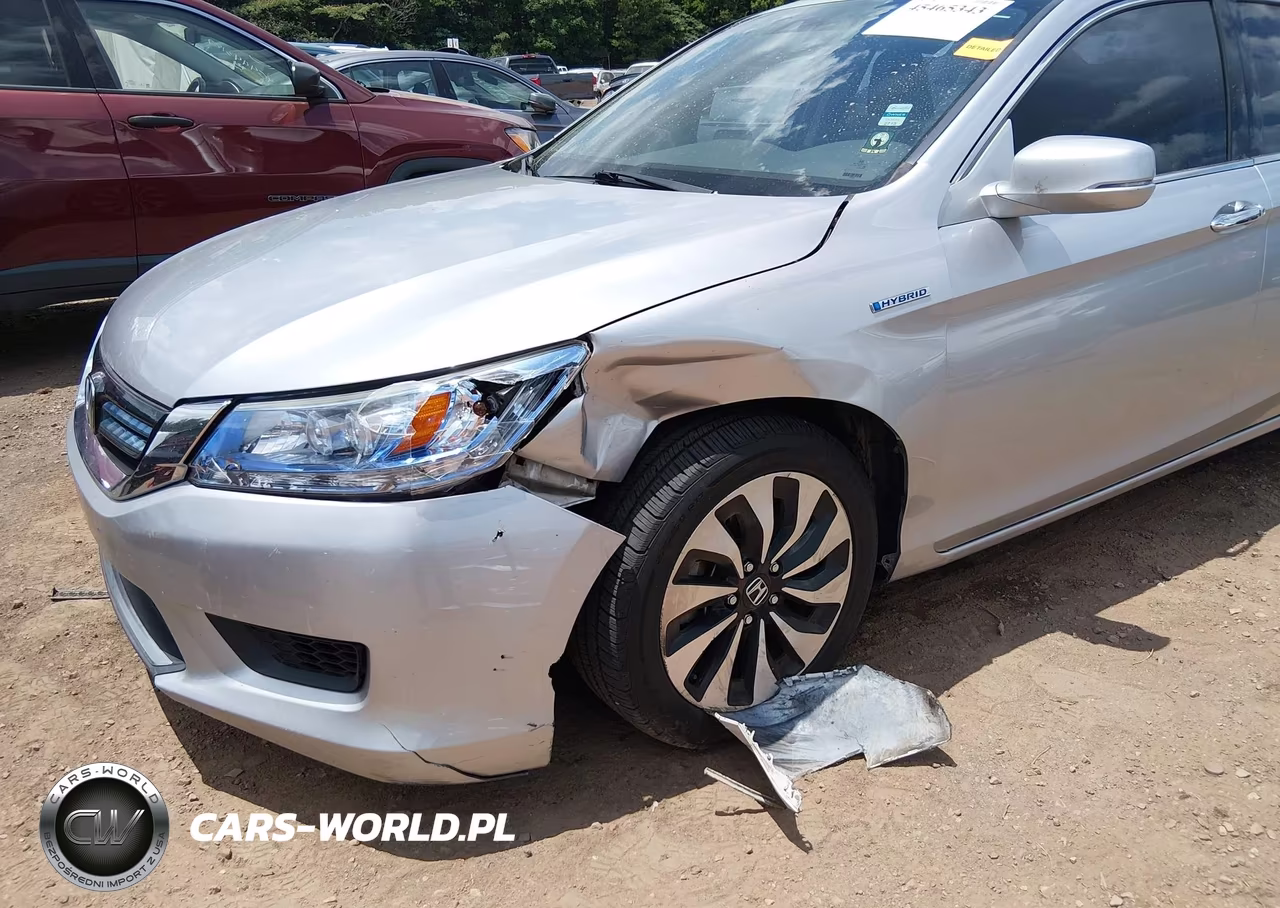 2015 Honda Accord Hybrid Touring VIN:1HGCR6F78FA010841 - 6
