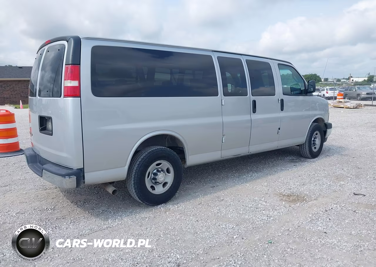 2017 Chevrolet Express 3500 Lt VIN:1GAZGPFF2H1266285 - 4