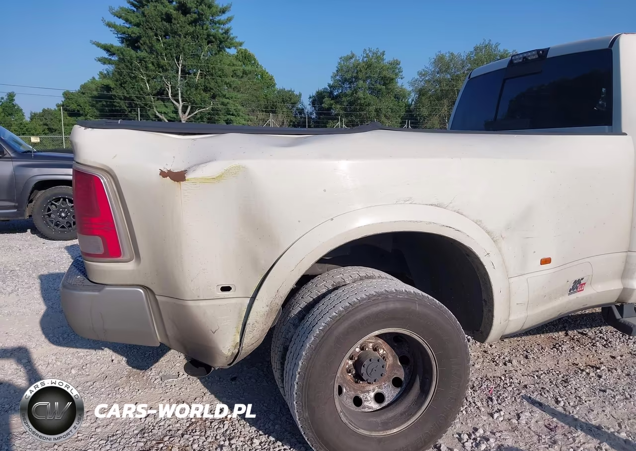 2018 Ram 3500 VIN:3C63RRKLXJG103672 - 19
