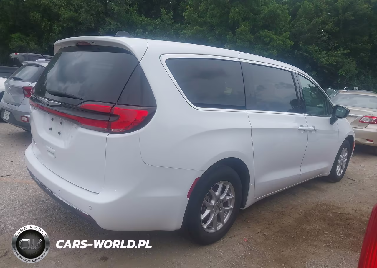 2024 Chrysler Pacifica Touring L VIN:2C4RC1BG5RR144421 - 13