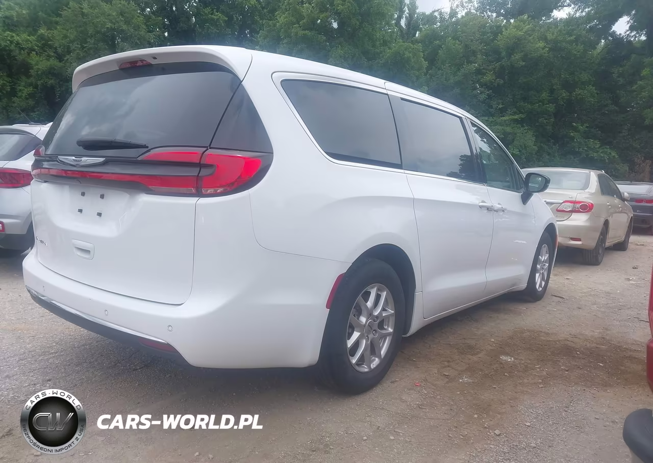 2024 Chrysler Pacifica Touring L VIN:2C4RC1BG5RR144421 - 4