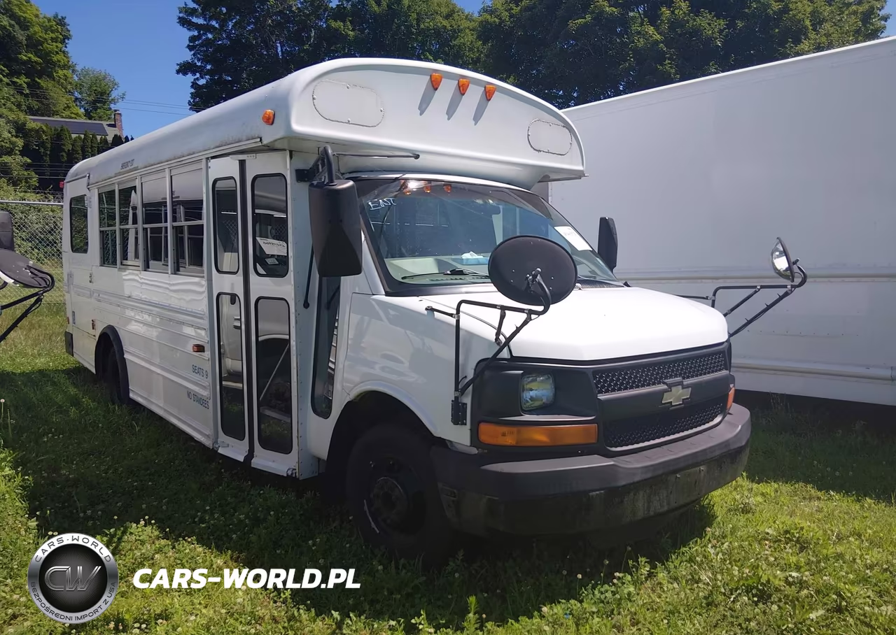 2004 Chevrolet Express Cutaway Base W-C7L-C7N