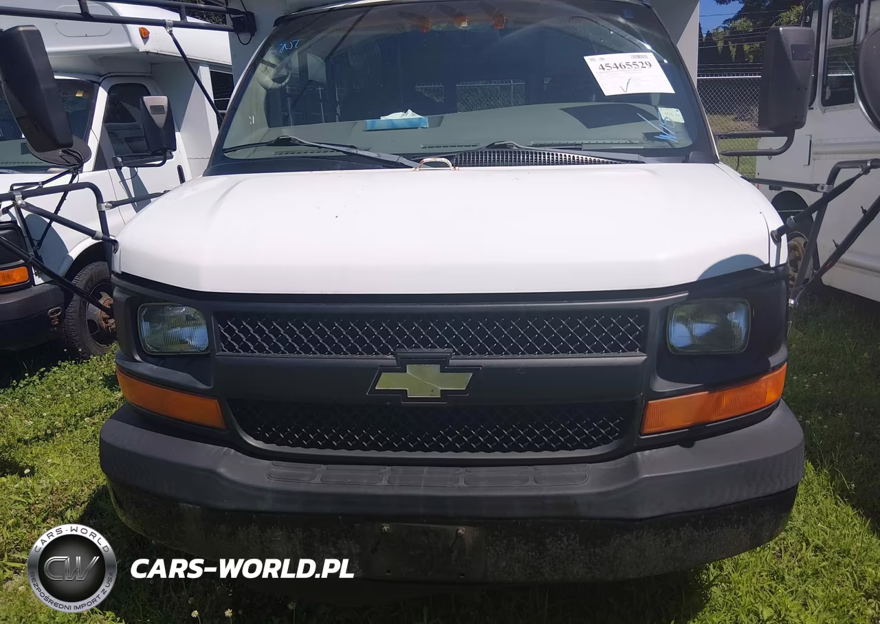 2004 Chevrolet Express Cutaway Base W-C7L-C7N VIN:1GBJG31U241241243 - 11
