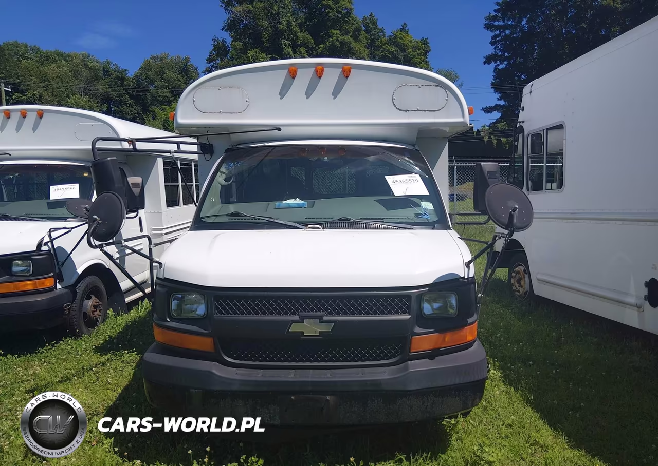 2004 Chevrolet Express Cutaway Base W-C7L-C7N VIN:1GBJG31U241241243 - 13