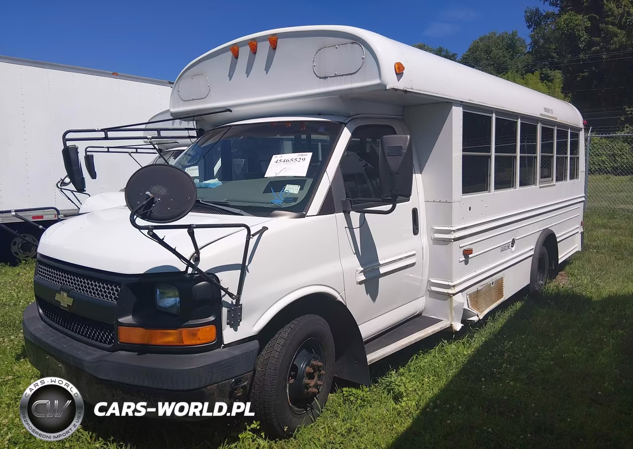 2004 Chevrolet Express Cutaway Base W-C7L-C7N VIN:1GBJG31U241241243 - 2