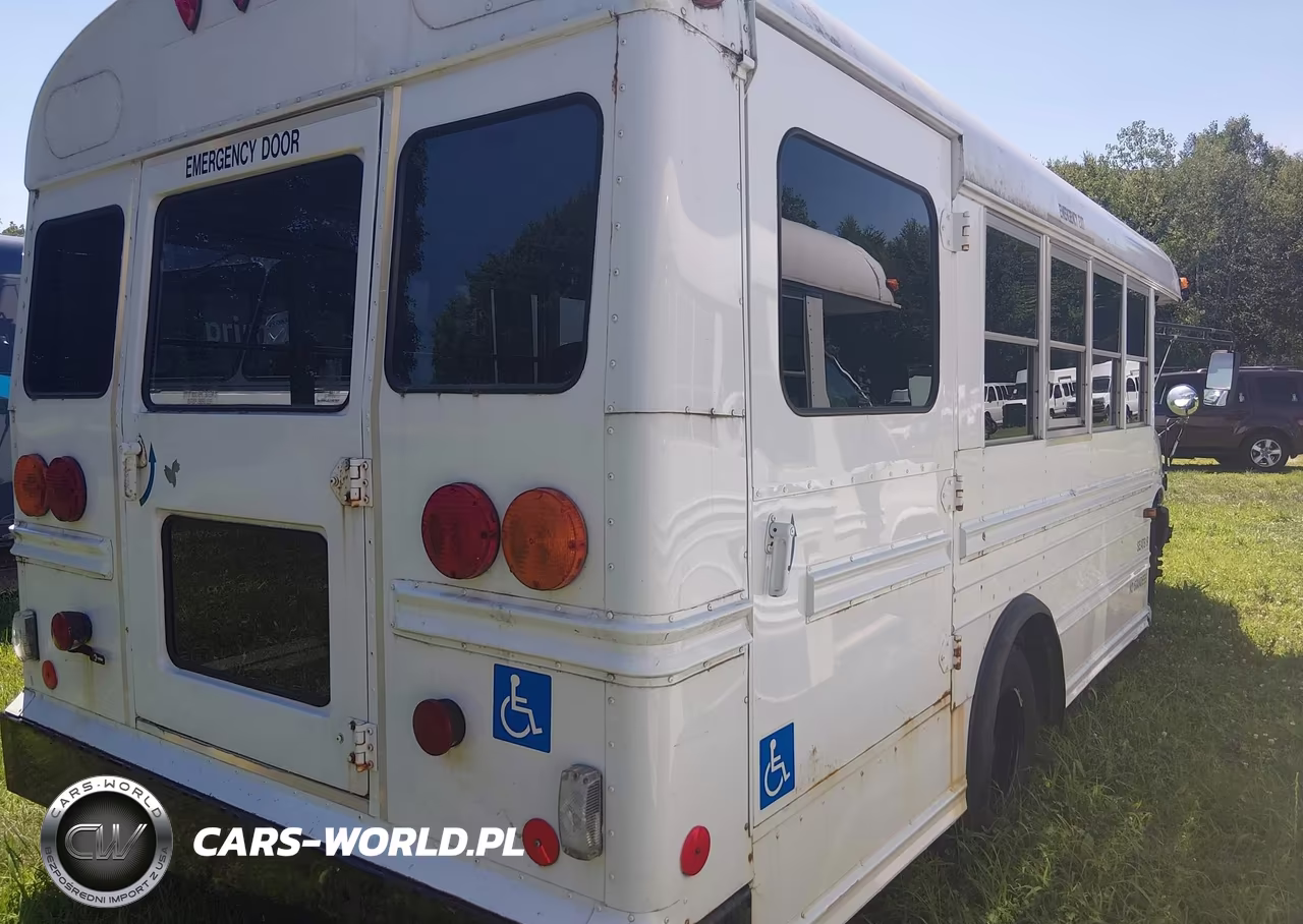 2004 Chevrolet Express Cutaway Base W-C7L-C7N VIN:1GBJG31U241241243 - 4