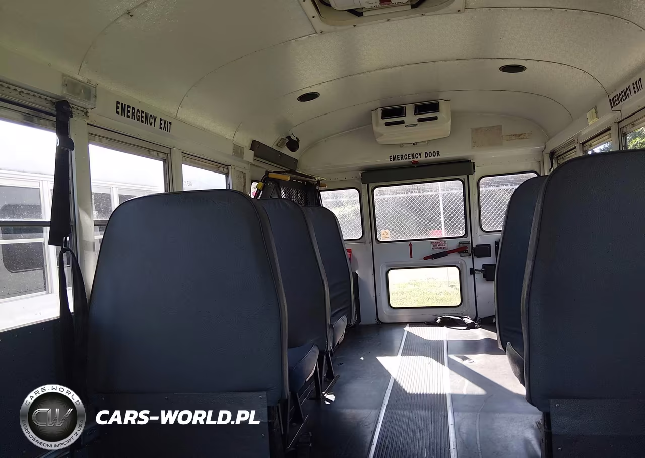 2004 Chevrolet Express Cutaway Base W-C7L-C7N VIN:1GBJG31U241241243 - 7