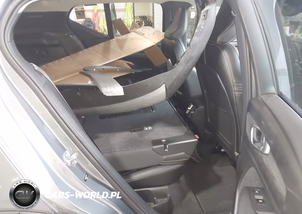 2019 Volvo Xc40 T5 Momentum-T5 R-Design VIN:YV4162XZ5K2011034 - 8