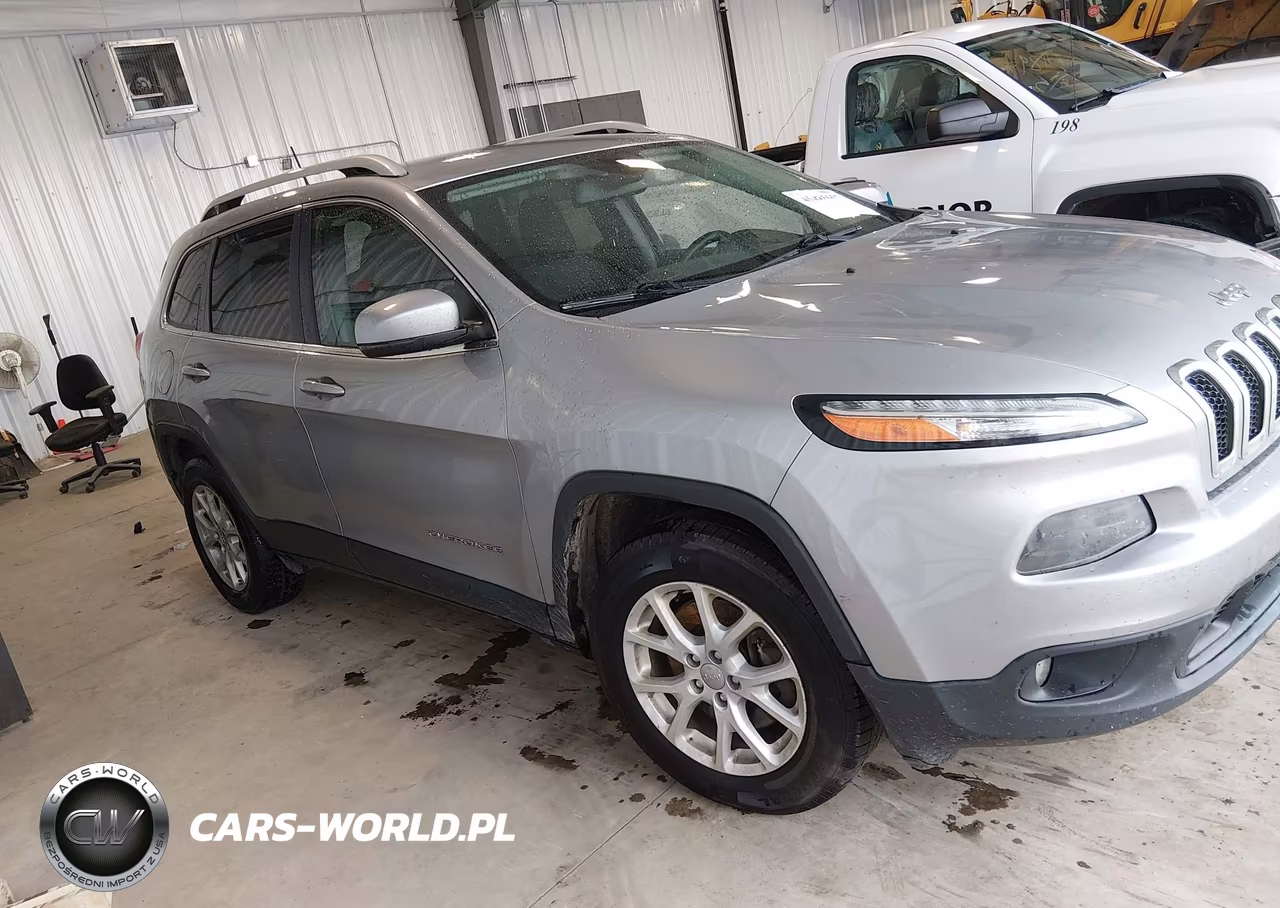 2017 Jeep Cherokee Latitude 4X4 VIN:1C4PJMCSXHW636160 - 13