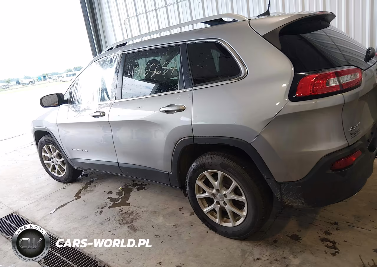 2017 Jeep Cherokee Latitude 4X4 VIN:1C4PJMCSXHW636160 - 14
