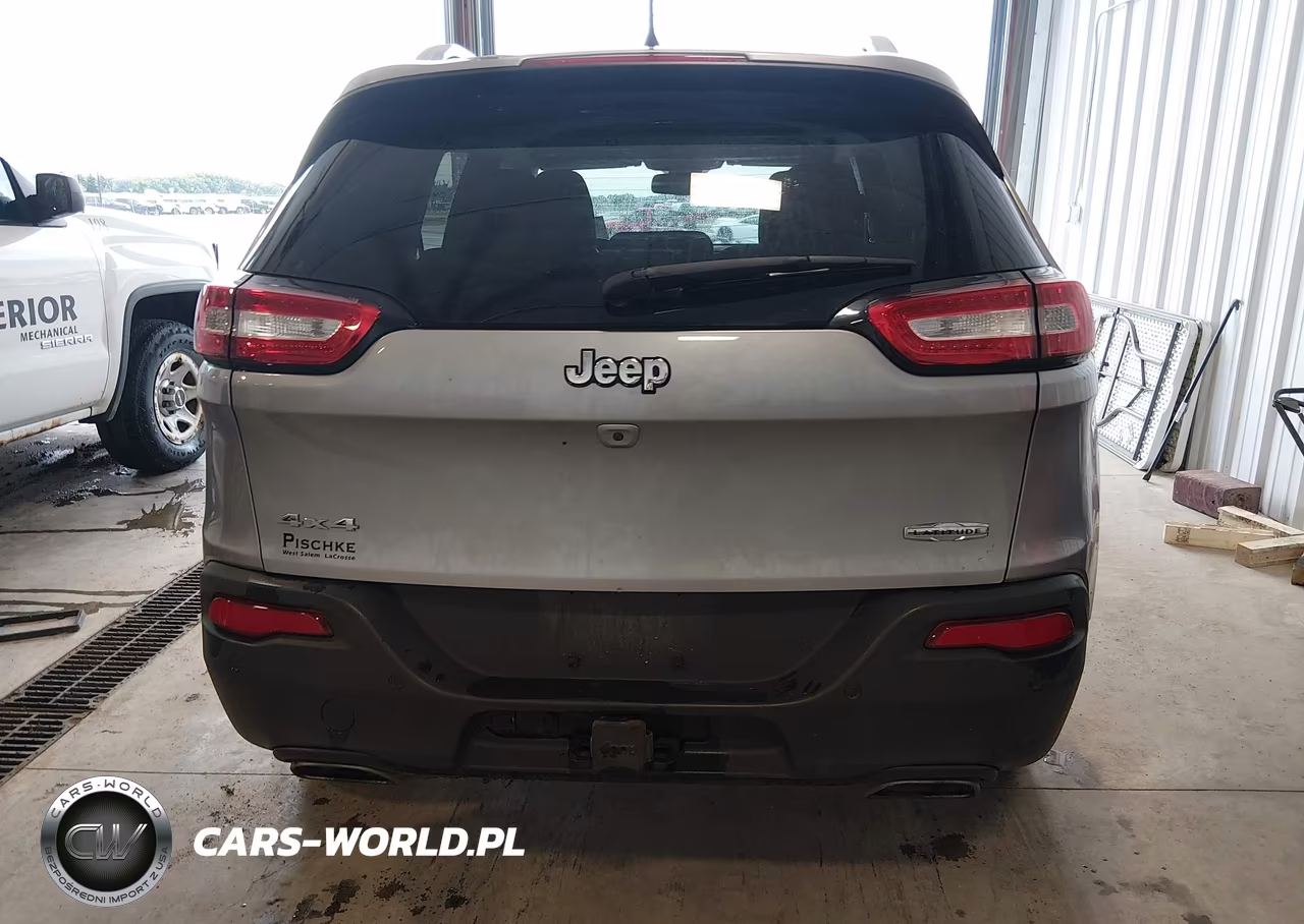 2017 Jeep Cherokee Latitude 4X4 VIN:1C4PJMCSXHW636160 - 16