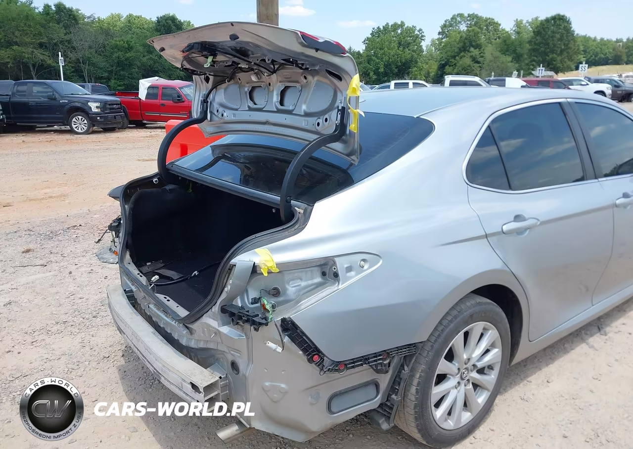 2019 Toyota Camry Le VIN:4T1B11HK3KU214313 - 18