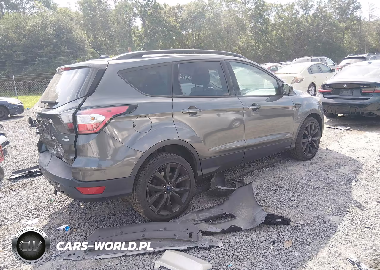 2017 Ford Escape Se VIN:1FMCU0GDXHUA88632 - 4