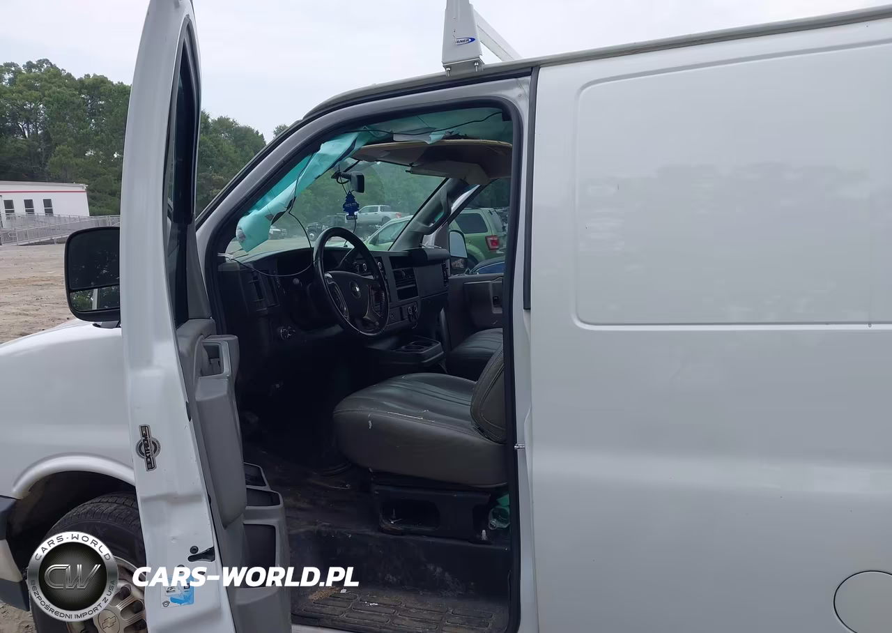 2019 Chevrolet Express 2500 Work Van VIN:1GCWGAFP0K1261870 - 5