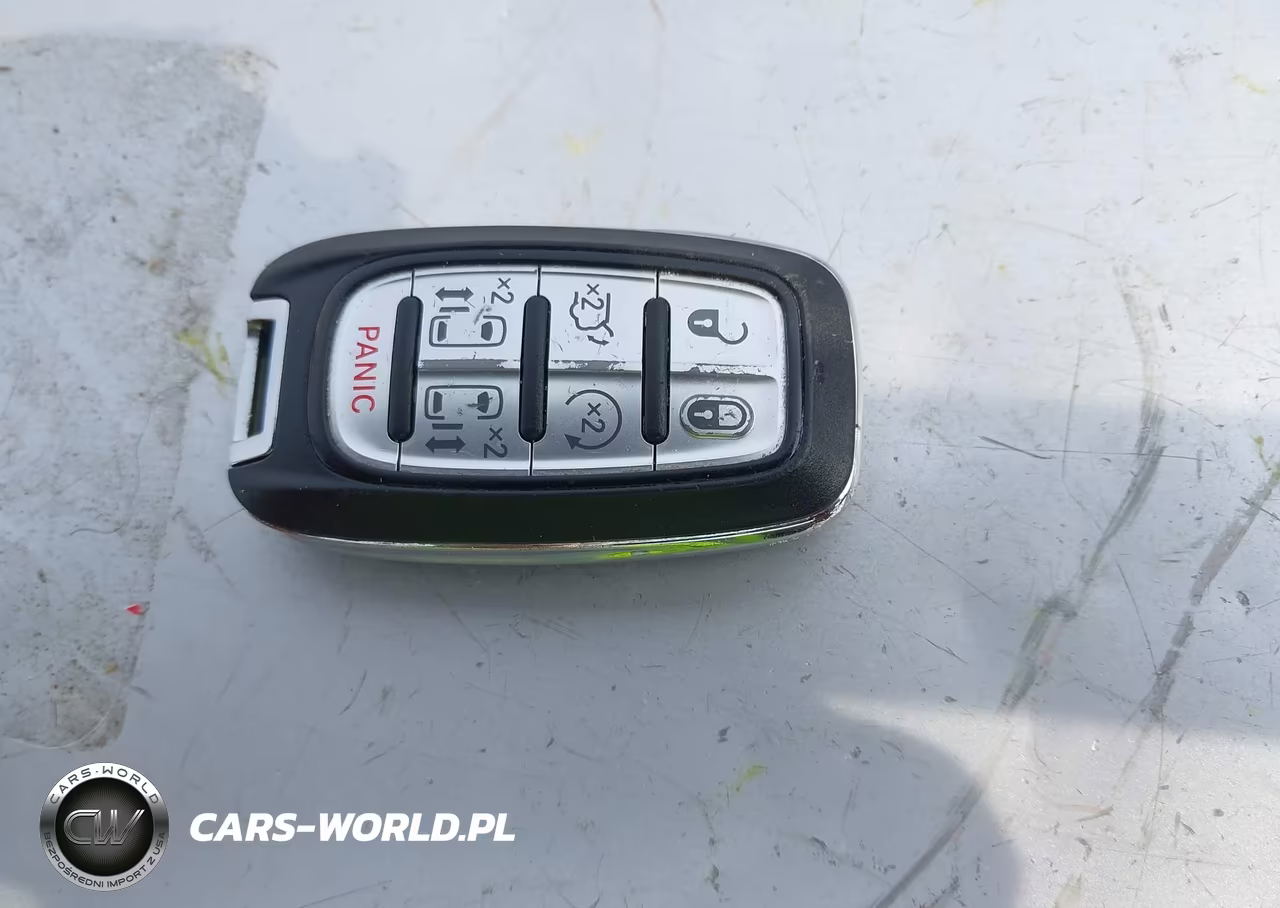 2018 Chrysler Pacifica Touring Plus VIN:2C4RC1FG6JR235101 - 11