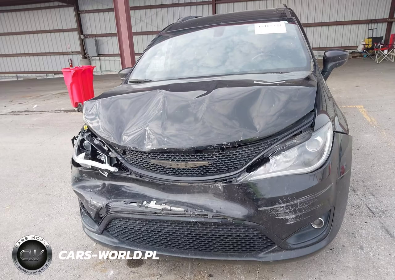 2018 Chrysler Pacifica Touring Plus VIN:2C4RC1FG6JR235101 - 13
