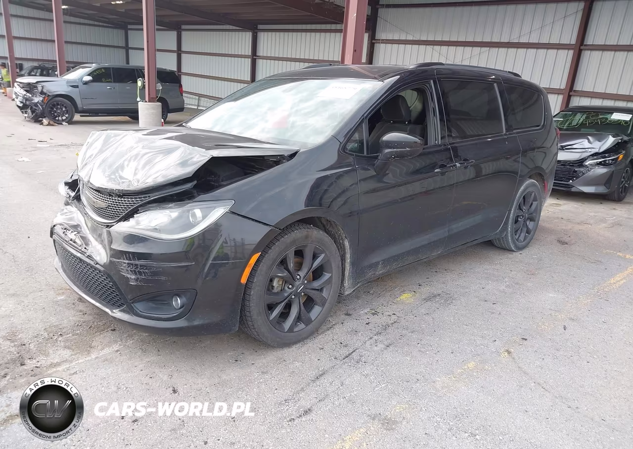 2018 Chrysler Pacifica Touring Plus VIN:2C4RC1FG6JR235101 - 2