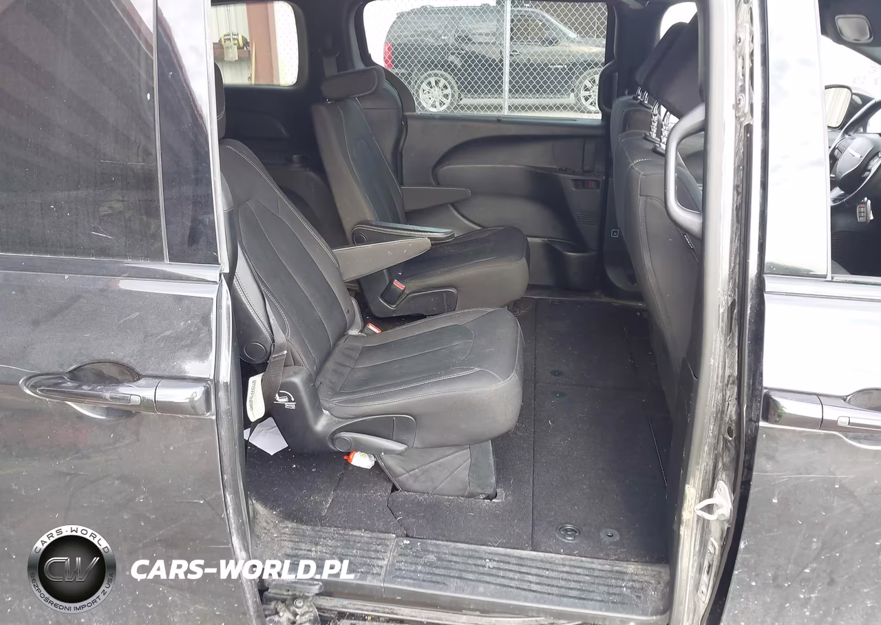 2018 Chrysler Pacifica Touring Plus VIN:2C4RC1FG6JR235101 - 8