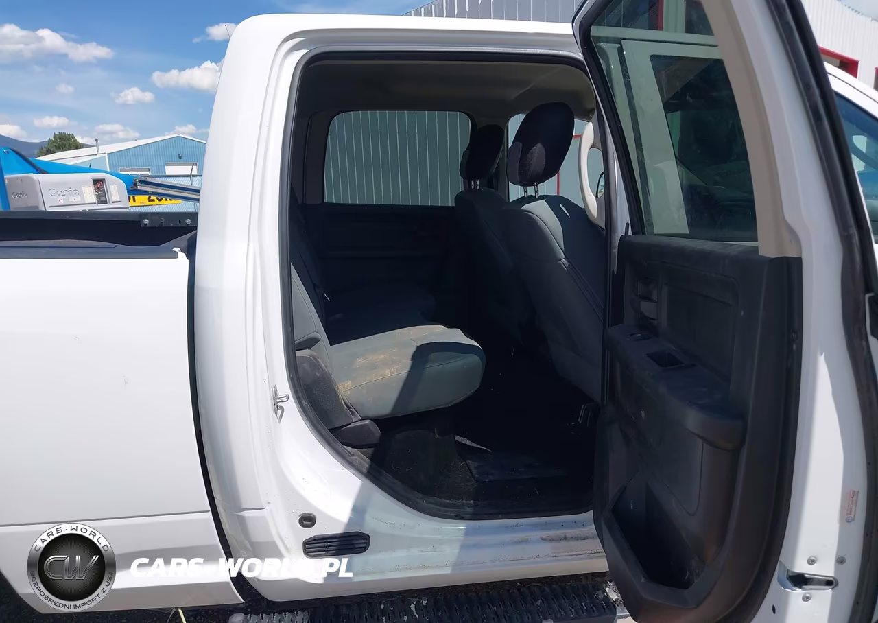 2017 Ram 2500 Tradesman 4X4 6'4 Box VIN:3C6UR5CL0HG685674 - 8