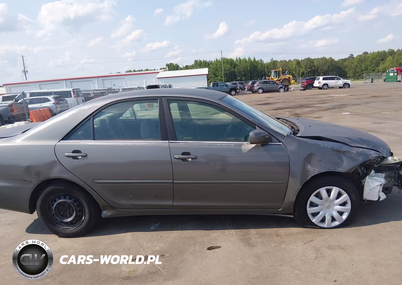 2005 Toyota Camry Le VIN:4T1BE32K95U985369 - 12