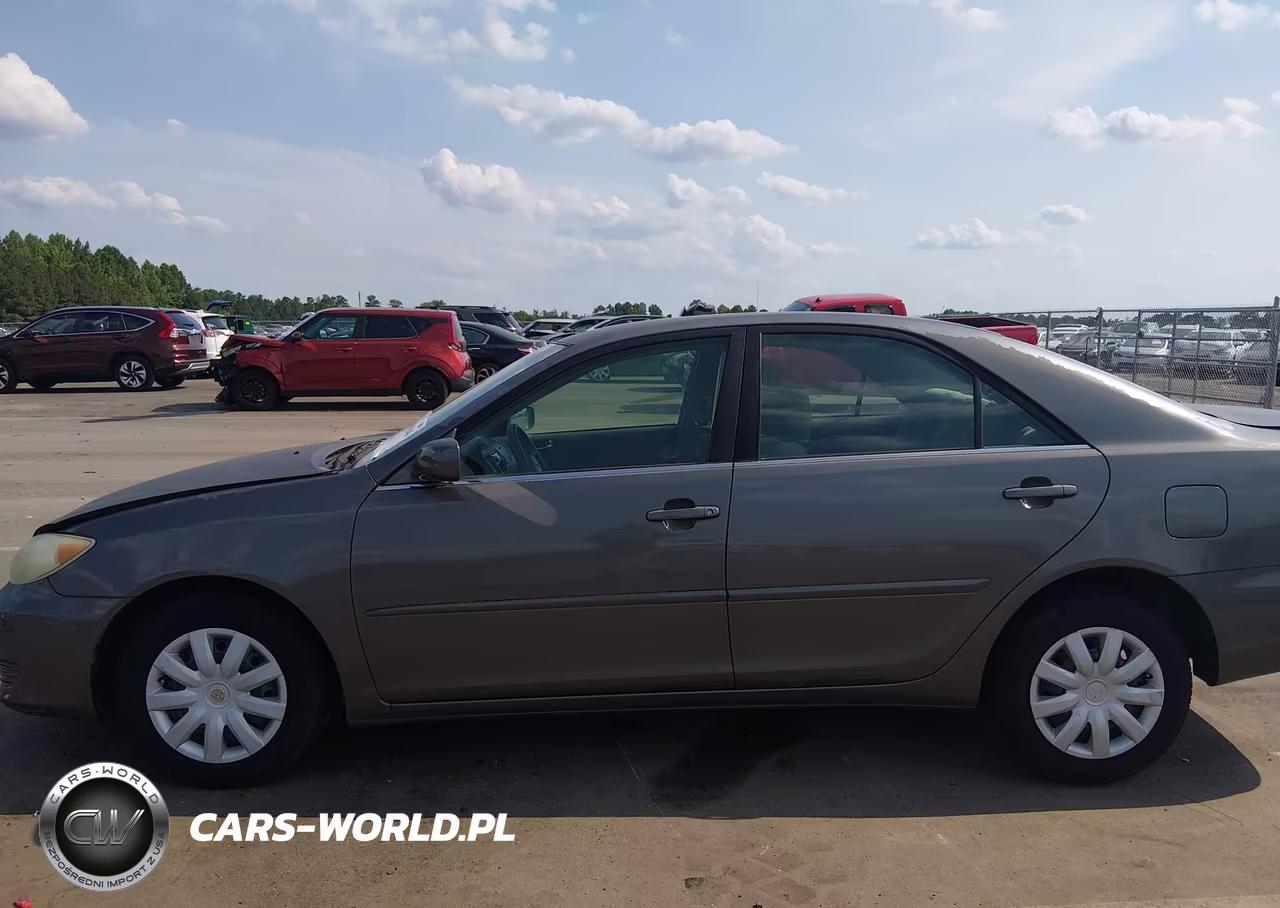 2005 Toyota Camry Le VIN:4T1BE32K95U985369 - 13