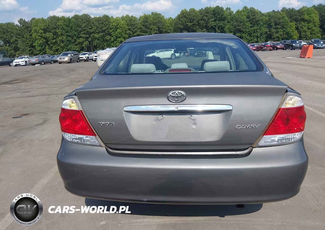 2005 Toyota Camry Le VIN:4T1BE32K95U985369 - 15